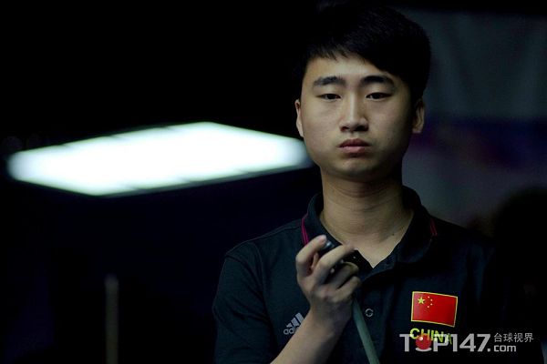 让他一度远 让他一度远